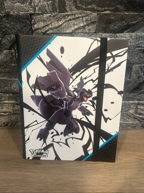 NWOT Pokémon TCG Scarlet & Violet Black Bolt Trading Card Binder